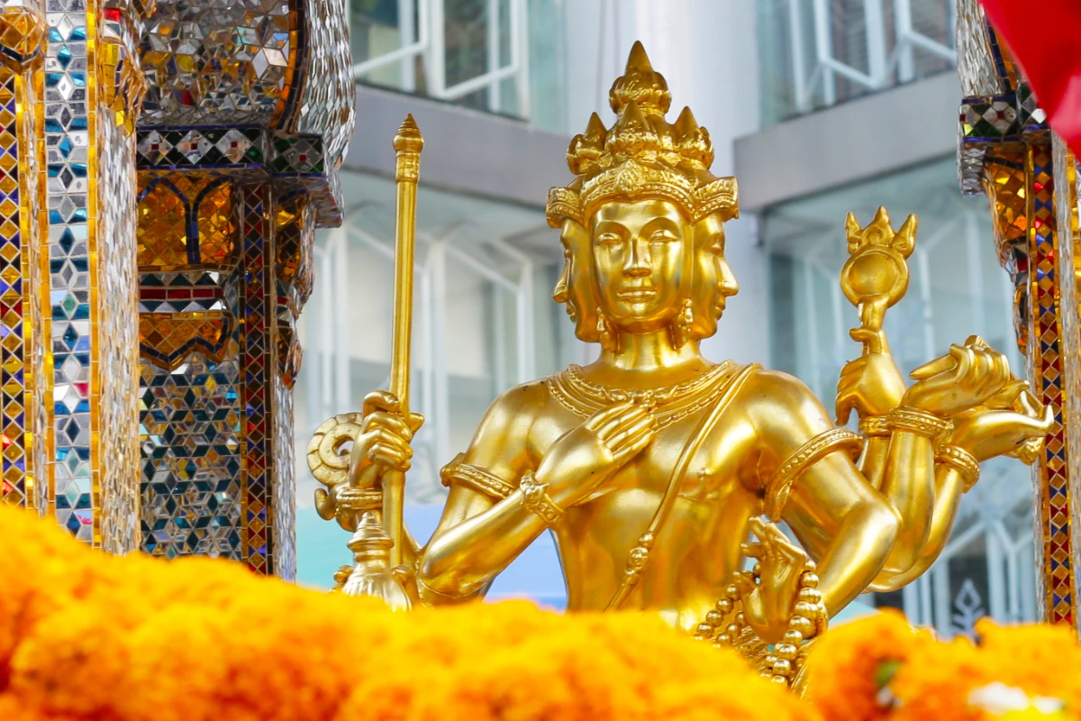 คาถาบูชาพระพรหม วิธีไหว้ขอพรให้กิจการรุ่งเรือง